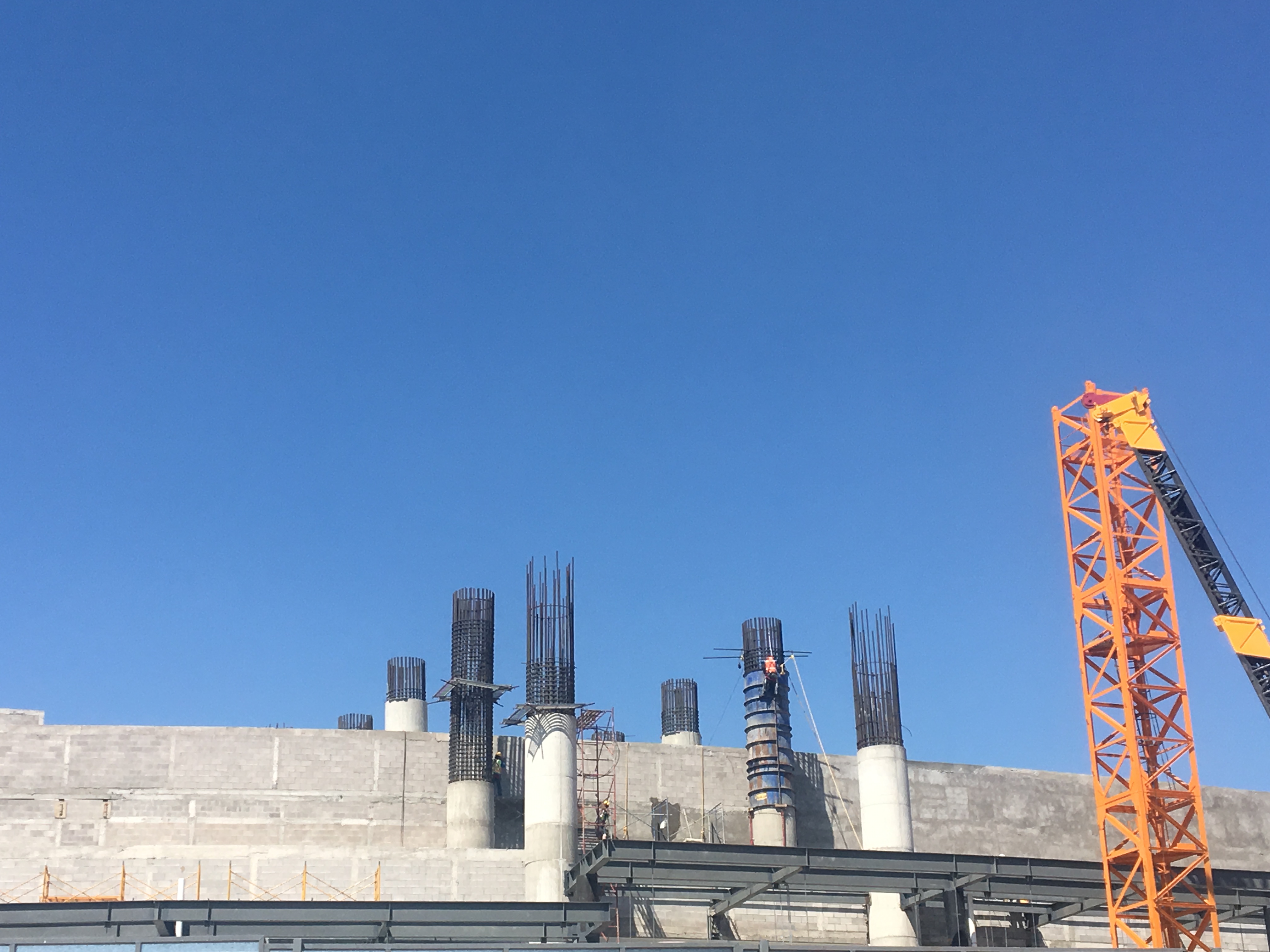 COLUMNAS DE CONCRETO, HOTEL FIESTA INN, LATITUD LA VICTORIA, QUERETARO, QUERETARO